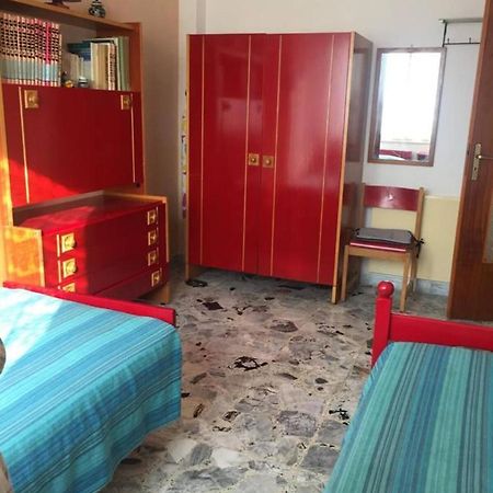 A Due Passi Dal Mare Apartman Vallecrosia Kültér fotó