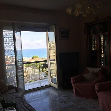 A Due Passi Dal Mare Apartman Vallecrosia Kültér fotó