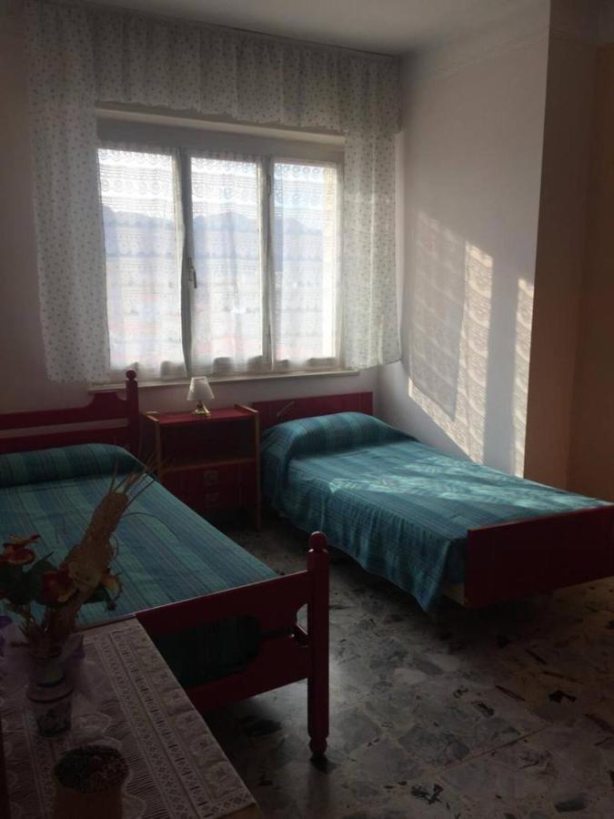 A Due Passi Dal Mare Apartman Vallecrosia Kültér fotó