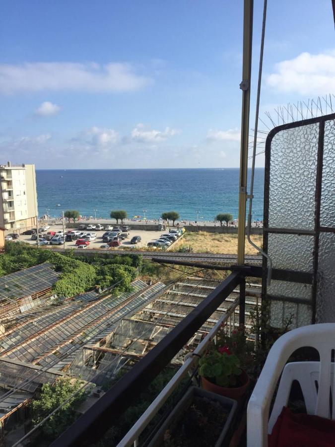A Due Passi Dal Mare Apartman Vallecrosia Kültér fotó